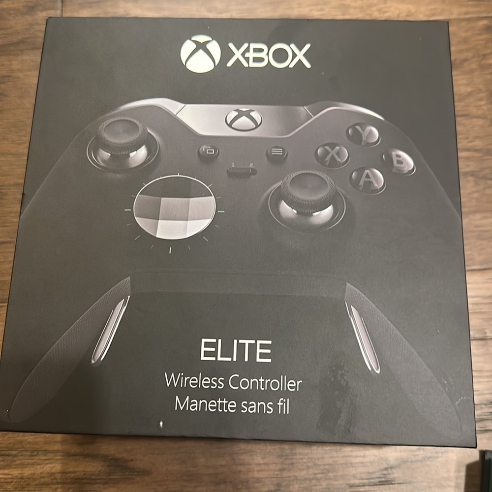 Mint condition Xbox elite controller used twice